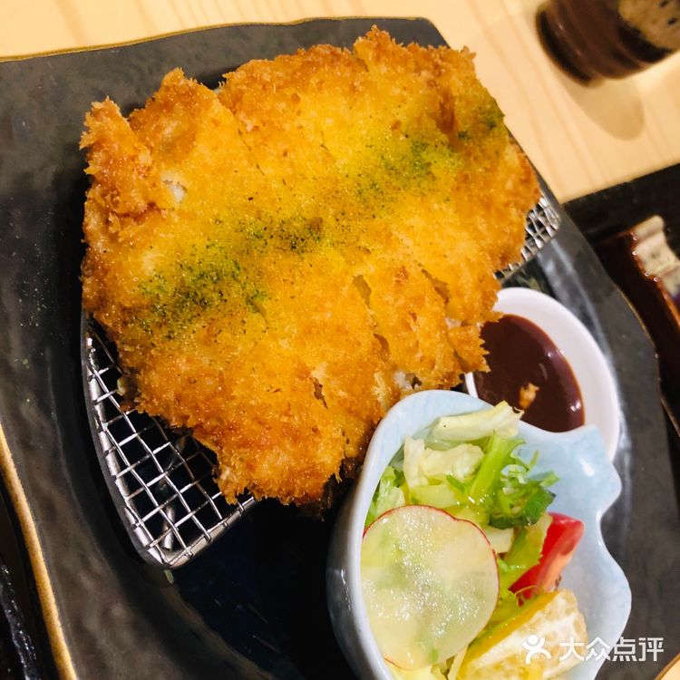 环境： 餐厅地点在金鹰2期9楼，上了楼就能看到