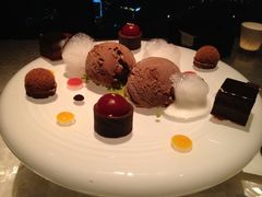 巧克力甜品拼盘-广州四季酒店·佰鲜汇·现代法餐