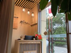 -耳语轻风专业采耳馆(古北花世界商业广场店)