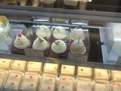 -红宝石·鲜奶小方·海派西点房(南丹店)
