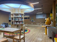 -漕河泾街道图书馆(漕河泾社区文化活动中心店)