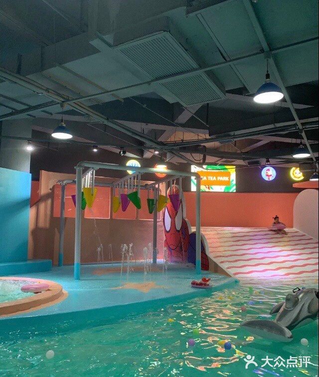 开启夏日狂欢，快来小猪帕克玩水吧！