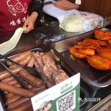 很多人驱车很远过来买 她家的鸡蛋饼是老式的鸡蛋灌饼