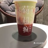 新鲜草莓现场制作，酸甜可口的草莓