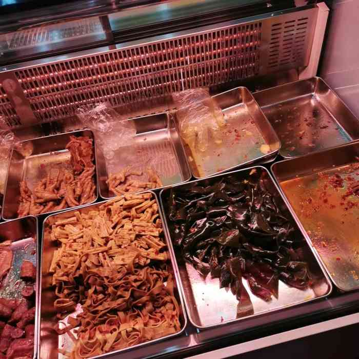 卤小鲜(宫园中央店)-"也是这一家卤味店的老顾客了,从他们家买过.