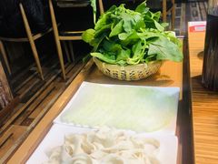 -陆记牛庄·碳锅龙虾烧烤(爱上花园店)