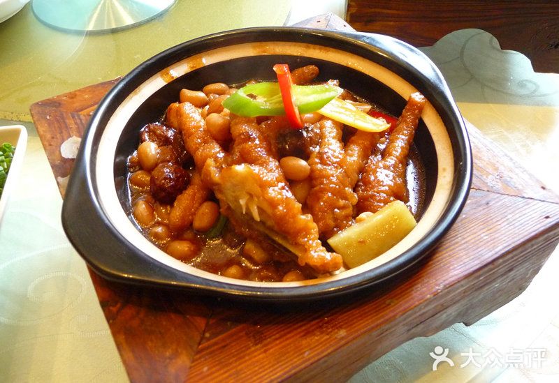 话梅花生凤爪煲