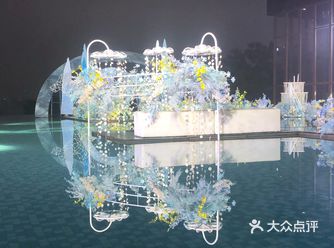 今天是过来参加婚礼的，来到这里就很惊喜，蓝色的婚礼现