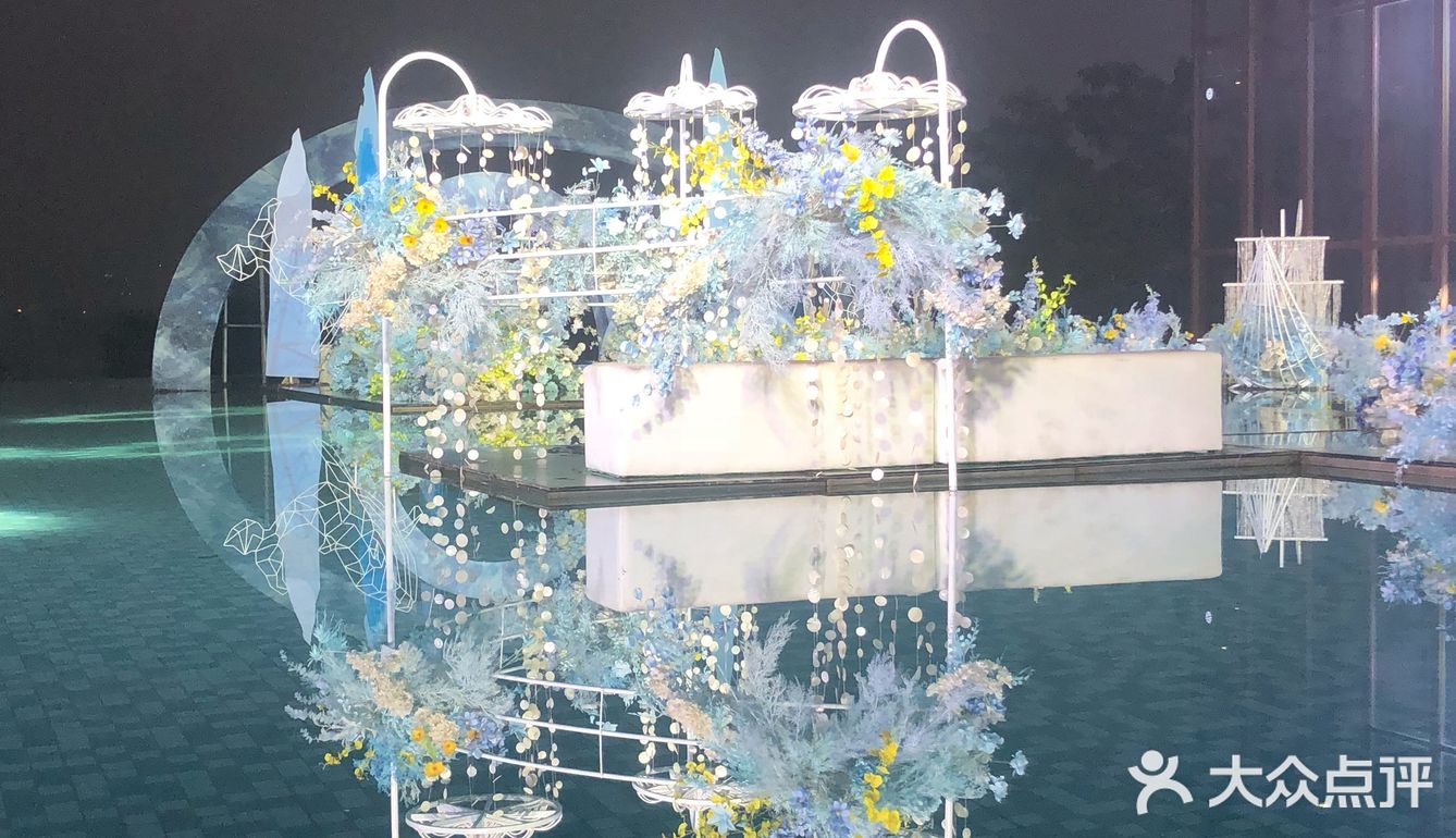 蓝色的水上婚礼[加油][加油]