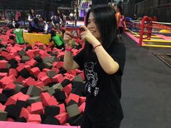 -嘿哟动霸CHUA·新潮玩运动娱乐中心·蹦床滑冰团建乐园