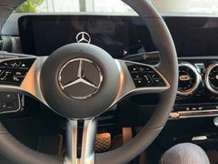 -奔驰北京极光星徽(四元桥店)