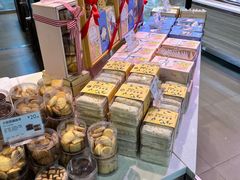 面包甜点陈列柜-巴黎贝甜(宜山路店)