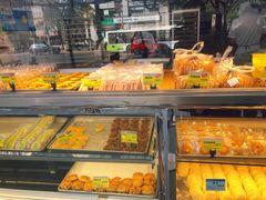 面包甜点陈列柜-鲍师傅糕点(江苏路店)