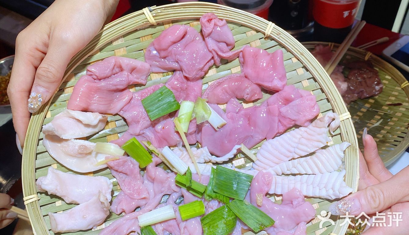 长清首家｜喜喜半仙牛八宝螺狮粉火锅