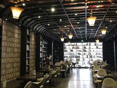 -钟书阁(松江泰晤士小镇店)