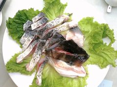 酸菜鱼头-怡得观滇餐厅·地道昆明菜·1996(海埂大坝店)
