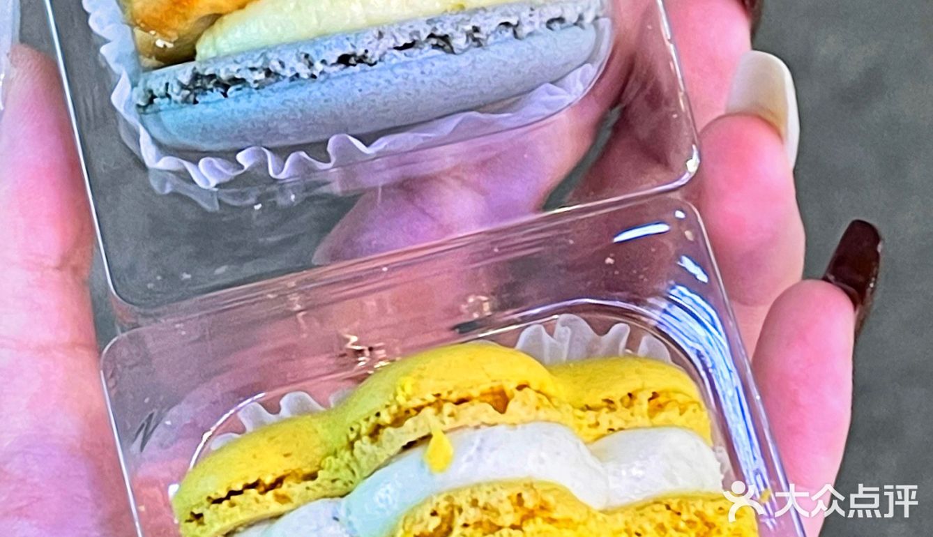 中间夹着一层芋泥馅儿 真的超爱芋泥的各种东西！