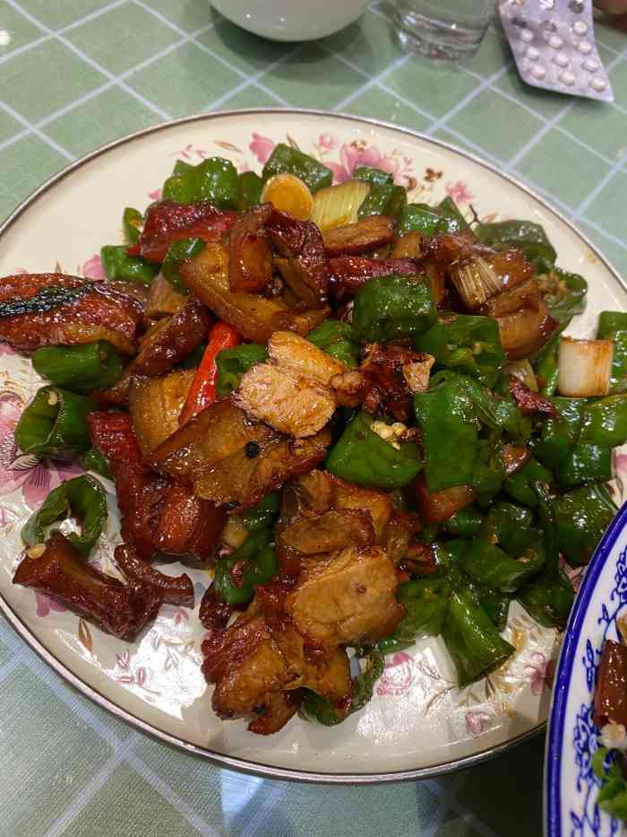 徐家饭堂饼包肉家常菜-"妹妹学校附近的一家网红饭店,去接她的时候.