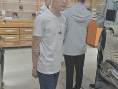 -豪门视光·星趣控·蔡司依视路眼镜代理商(中央大街店)