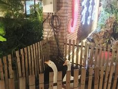 -茅草房·河畔园林火锅