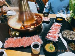 -果松木炭酸菜铜火锅·外婆参鸡汤