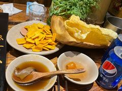 -老牌坊云南鱼豆花火锅(爱建店)