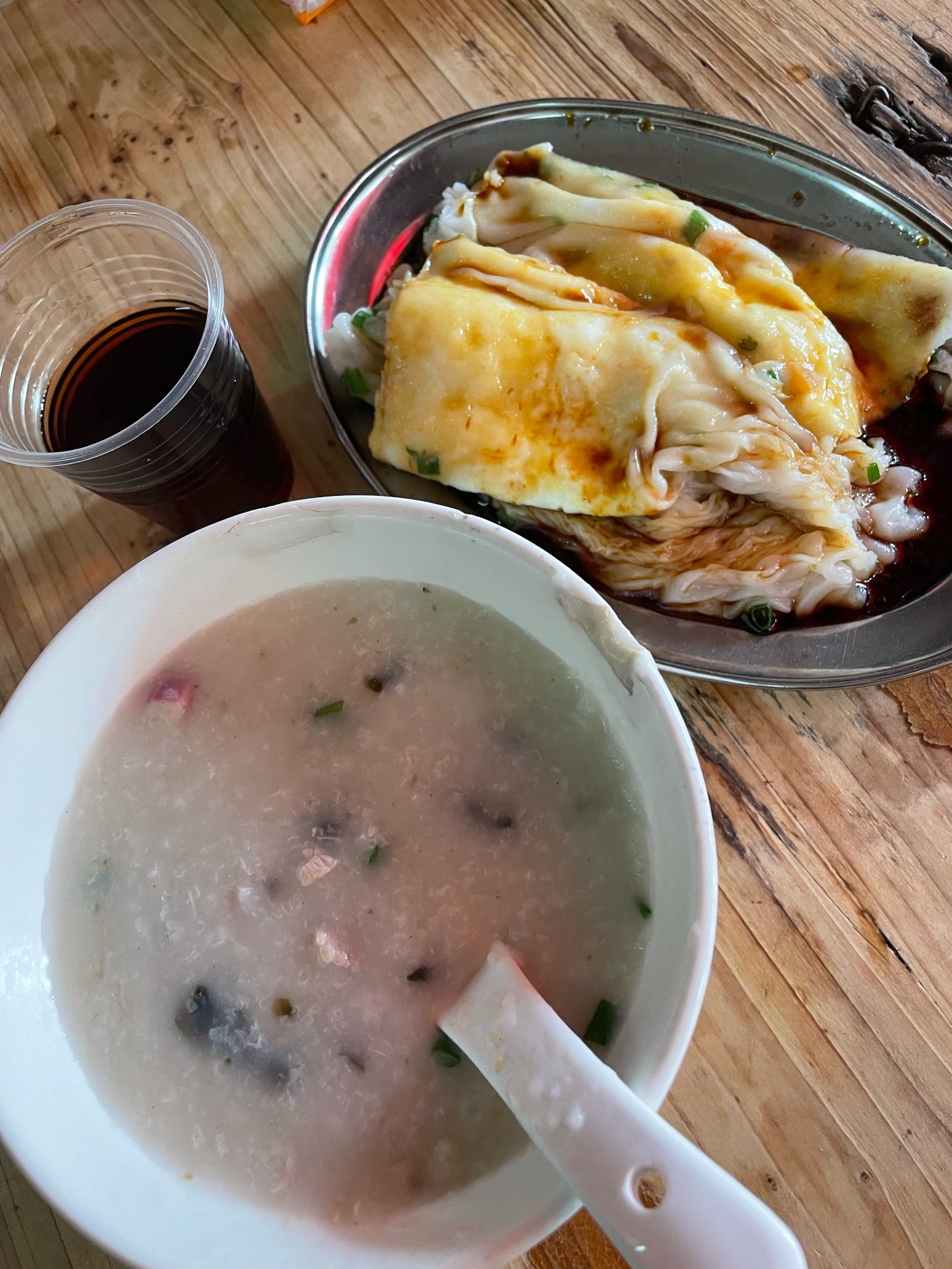 老广排队来吃的早餐