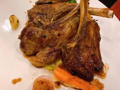 碳烤羊排配蔬菜及迷迭香红酒汁-WOLFGANG PUCK KITCHEN & BAR(迪士尼小镇店)