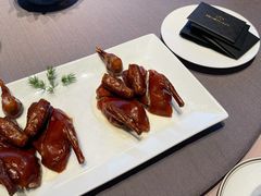 脆皮乳鸽-新荣记(BFC外滩金融中心店)