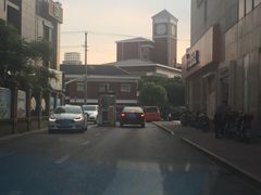 -沃尔玛购物广场-停车场