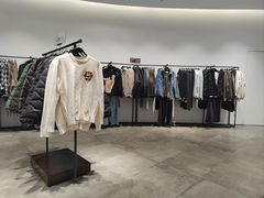 -URBAN REVIVO(上海中庚漫游城店)