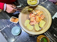 藏香猪-宏宏无烟石板烧烤