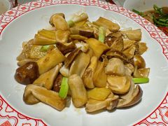 姜葱炒姬松菌-谭厨中山传家菜.乳鸽.脆鲩鱼(华强北中航城店)