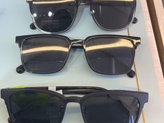 -天空之镜眼镜店蔡司依视路授权店(天通苑店)