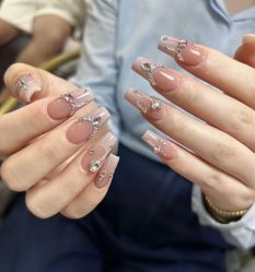 -莎拉美学·美甲美睫