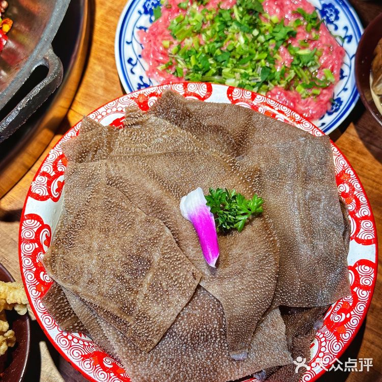 真别说,这家火锅店光是甜品就太吸引人了