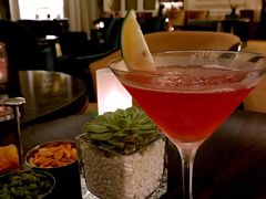鸡尾酒配小食-乐吧