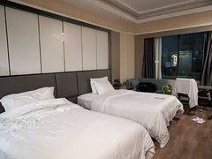 -华海酒店(茂名高铁站店)