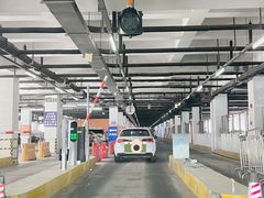 -虹桥火车站-停车场