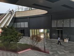 -新百广场(地铁站)