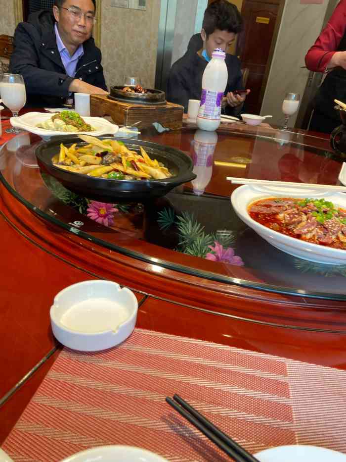 丽天大酒店(中餐)-"今天和朋友去丽天酒店聚下,提前订了个包间.
