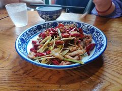 香茅草五花肉-蜗牛小馆醉乡民谣云南菜(惠新西里店)