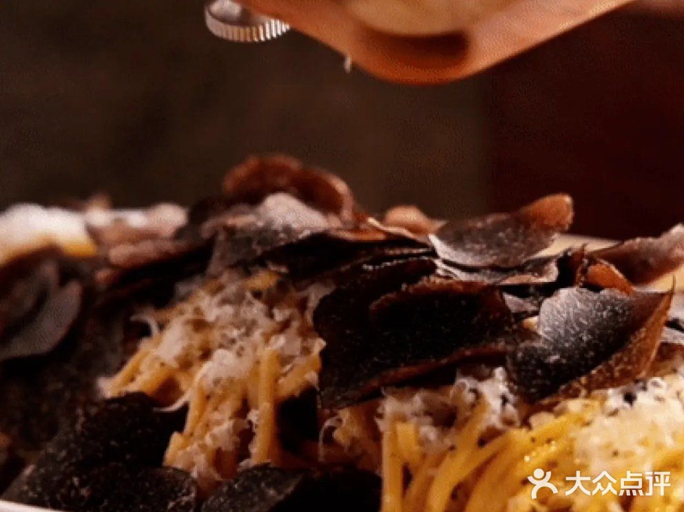 🍕拿波里窑炉披萨,薄脆饼底,浓郁芝士?