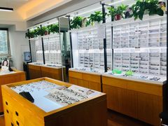 -视野联行眼镜•蔡司•依视路(温江店)