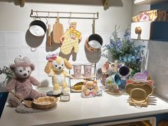 -小镇影院迪士尼小熊Duffy与他的朋友合影地