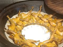 -头上红煨盐鸡·非遗院子餐厅