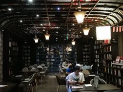 -钟书阁(松江泰晤士小镇店)