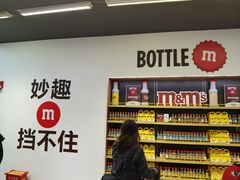 -m豆巧克力世界(上海世茂广场店)