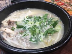 牛膝骨雪浓汤-神仙雪浓汤(明洞店)