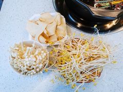 豆芽-钢管厂五区小郡肝串串香(蜀都万达店)